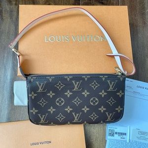 ** SOLD ** Louis Vuitton Pochette Accessoires in Monogram